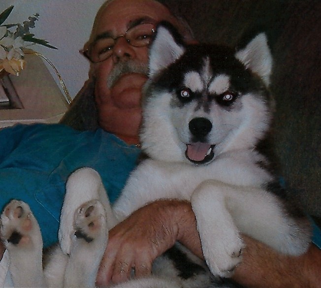 dad & Onyx watching tv '070001